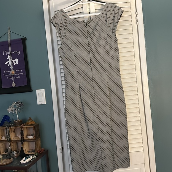 EUC Le Chateau dress - Picture 2 of 4